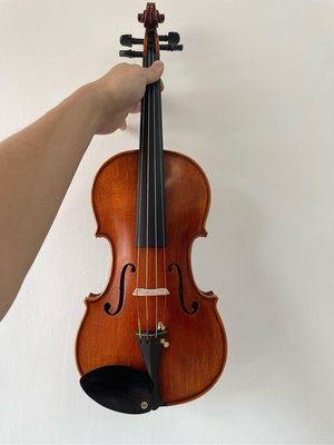 86號 4/4進口20年以上手工獨板小提琴音質好 市價45000高級烏木配件 高檔的德國泰勒琴橋 台灣高檔名牌尼龍弦 歐料音柱