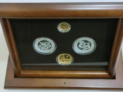 2001年泛亞商業銀行(蛇年)金銀套幣~~限台北市自取不郵寄