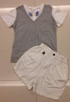 二手麗嬰房紳士風假兩件式上衣+送白色盾牌LOGO短褲-標8y