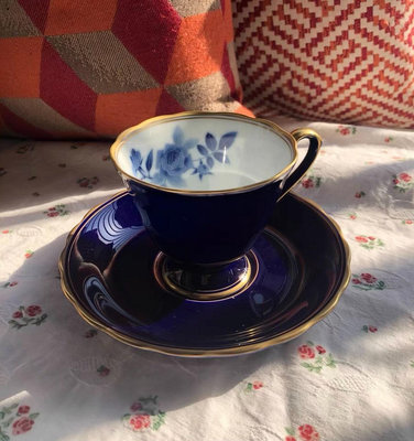 zwx 香蘭社帝王藍限量咖啡杯內繪玫瑰，重金描邊，限量款的香蘭社咖啡