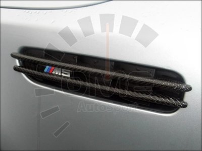 《OME - 傲美國際》BMW 寶馬 E60 M5 碳纖 鯊魚鰓 側腮 鯊魚鰭 葉子板 正碳纖側燈蓋