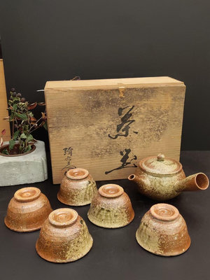 日本信樂燒煎茶具一套，全新未使用，側把急須容量較大，約350