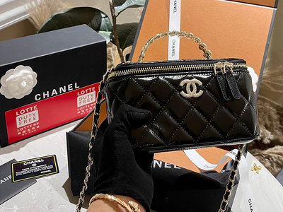 【二手包包】皮 新品 Chanel 24 山茶花手柄化妝長盒子白色化妝包自帶鏡子〇隨身隨地可補妝低調優雅的釕 NO99001