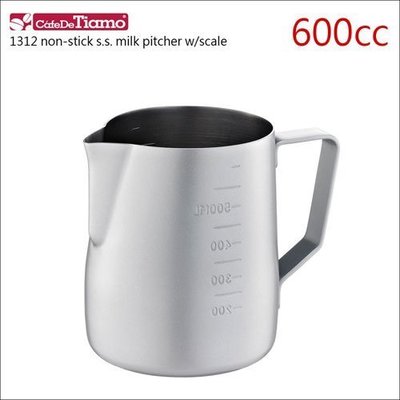 Tiamo 堤亞摩咖啡生活館【HC7087 GR】Tiamo 1312不沾外層不鏽鋼拉花杯(附刻度標)(灰色) 600c