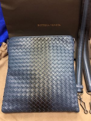 全新 Bottega Veneta 專櫃最新限量缺貨款 藍黑 郵差包 斜背包 男女可用