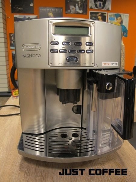 セミスタンダードモデルデロンギ DeLonghi コンパクト全自動コーヒーメーカー ホワイト ?マグニフィカS ミルク泡立て手動 ECA  2021最新のスタイル