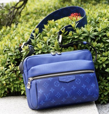 Louis Vuitton M30242 outdoor messenger 斜背包 閃電藍
