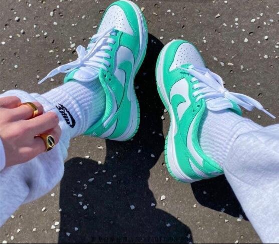 NIKE Dunk Low 