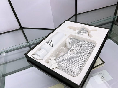 熱款直購#Prada 三件套 白色滿鑽hobo腋下包 小包掛墜 小包超可愛 水壺