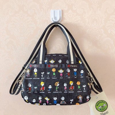 ╭＊全新現貨＊╯LeSportsac x Snoopy 灰色史努比 4332 防水貝殼包手提包斜跨包 肩背/側背/斜背包