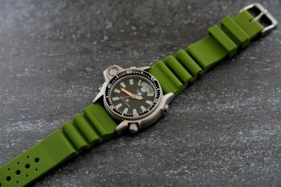 橄欖綠色 22mm 高質感蛇腹式矽膠錶帶替代原廠貨星晨seiko精工diver潛水錶適用promaster sbbn
