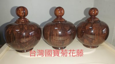 小美女檜木店 特價一標三個1800千元，台灣國寶菊花藤聚寶盆