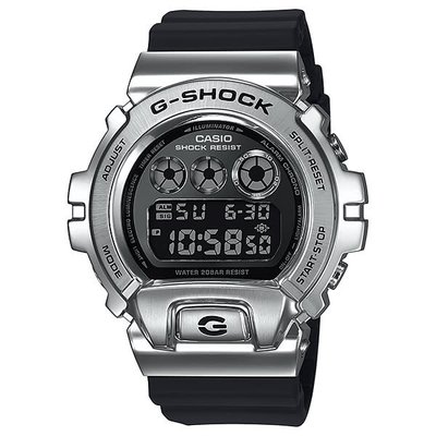 【CASIO G-SHOCK】(公司貨) GM-6900-1 為三重指示器型號，錶圈為金屬材質