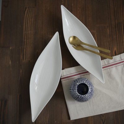 葉子紋理船型盤 白色造型盤 盤子 陶瓷餐盤 餐具 葉子盤 壽司盤 白盤 陶瓷盤 日式餐具【小雜貨】