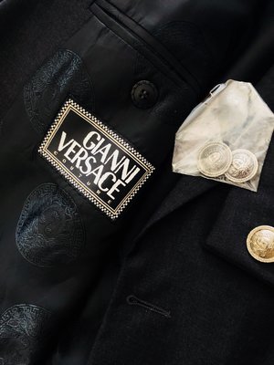 原價十三萬 Gianni Versace 凡賽斯黑色華麗內裡雙排扣西裝