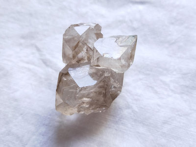 茶骨幹水晶 [I] 原礦