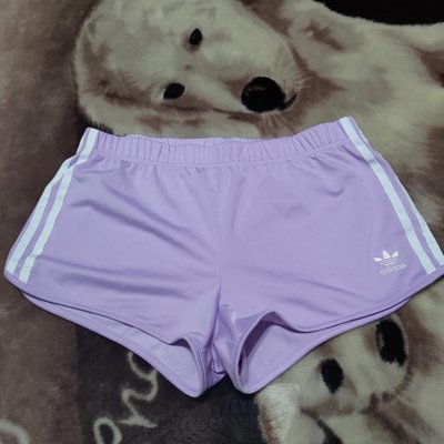 Adidas 愛迪達 運動 短褲 三葉草 刺繡logo 淺紫色 500