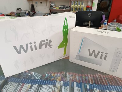 新北市板橋賣Wii主機加Wii fit踏版加2片遊戲功能正常無問題~~超低價超便宜只賣2000元啦
