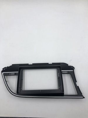 Hyundai 現代  Elantra 安卓機專用框(中控台與圖片相輔及可安裝)