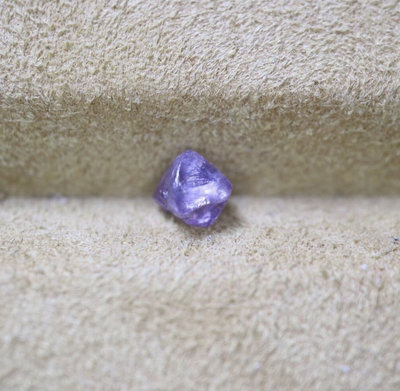 【艾爾莎寶石】【附成分分析書】【原礦】52分 越南鈷尖晶石 Cobalt Spinel 商業名稱藍小妖