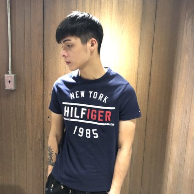 美國百分百【Tommy Hilfiger】T恤 TH 男衣 T-shirt 短袖 復古 logo 深藍色 K033