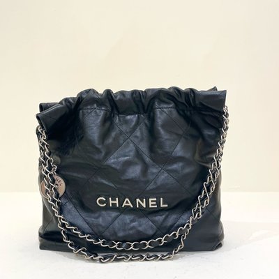 Chanel 22托特包 黑色 小款 銀釦《精品女王全新&amp;二手》