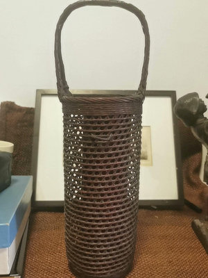 日本回流竹編花器，包漿厚重，器形周正，基本無瑕疵。內置竹筒包