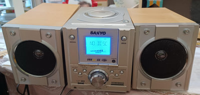 ╭✿㊣ 二手 三洋 SANYO  床頭三件式 CD/MP3組合音響【DC-TP86M(W)】收音機/USB正常,但面板按鈕故障,當零件機賣,不介意者再下標