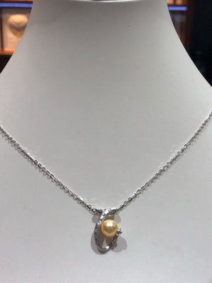 7mm天然海水黃金珍珠鑽石墜飾，精選出清優惠商品13800，只有一個，珍珠圓潤光彩漂亮