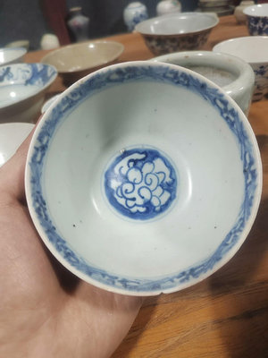 明代晚期青花碗，口沿一個兩公分細線，標本價518，不接受126735