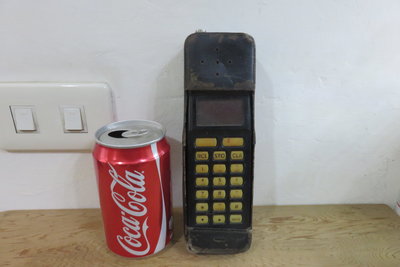 【讓藏】早期收藏uniden古董級的老式黑金剛手機,老電話機,附皮套,,無法使用,,通訊行古董擺飾,,收藏,早年地位象徵