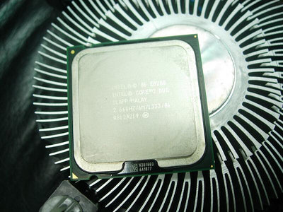 含風扇LGA775 CPU E8200 6M快取INTEL雙核心Core 2 Duo