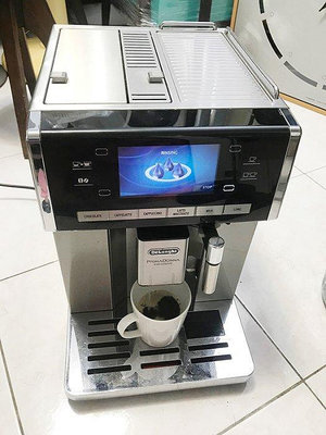 二手 Delonghi  德龍 ESAM6900.M    高階款    家用全自動磨豆咖啡機 220V 功能正常 若需影片可告知再傳檔案給您 有使用痕跡與銹斑