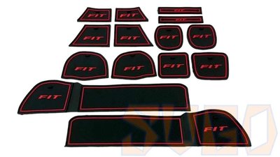 SUGO汽車精品 本田 HONDA FIT2/2.5代 專用黑底紅色 置物門槽墊