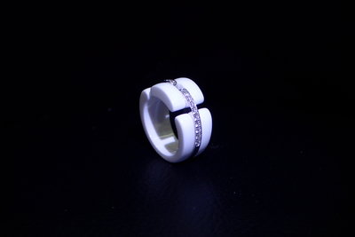 CHANEL香奈兒 白色高科技精密陶瓷鑲鑽寬版戒指.18K金