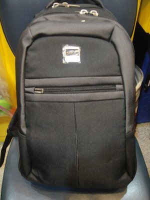 全新 德國品牌 TITAN 黑色後背包 電腦包 公事包 有筆電保護墊 多層分類 堅固耐用