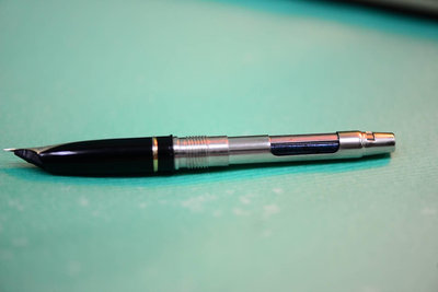 西華 {SHEAFFER ）英國製 14K筆身鍍銀麥紋  F尖鋼筆 標準鋼筆