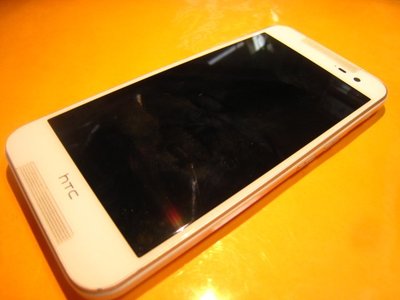 ＜旦通中古機部門＞HTC 蝴蝶2 B810X 白色 8成5新 二手機/自取價$1000元保固7天