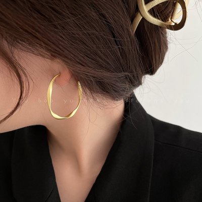 【熱賣下殺】韓國氣質幾何麻花耳圈女極簡小眾設計感耳環網紅時尚個性圓形耳飾