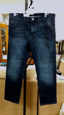 (全新吊牌未拆)HUGO BOSS 深藍刷色牛仔褲(B213)(W34)