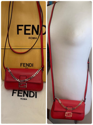Fendi （小怪獸眼睛雙F)法棍小廢包🙋銀色短鍊、可調節紅色斜背帶皆可拆卸；可當卡零錢包、手拿包、斜背包等⋯
