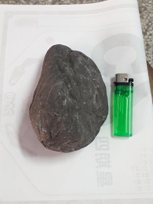 台灣墨玉或金瓜石，約1.1公重，磁鐵可吸附