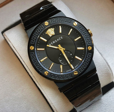VERSACE Greca Logo 黑色面錶盤 黑色不鏽鋼錶帶 石英 男士手錶 VEVI00620 凡賽斯腕錶
