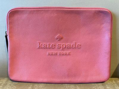 二手8.5成新 正品Kate spade New York 牛皮粉色電腦包 （未清洗）真皮筆記型電腦保護套 買到賺到，厚度2.6公分 長36公分寬25公分