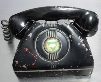 《福爾摩沙·古物商行》早期電話 日據時代電話 老電話 分機電話 非電木電話 手搖電話 非公用電話 公共電話 投幣電話
