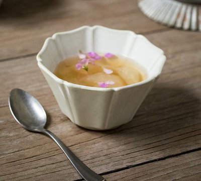 蓮花造型米白典雅陶瓷碗  蓮花造型碗  甜品碗 甜點碗 米白色 湯碗 米飯碗 復古【小雜貨】