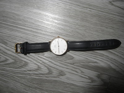 二手 DW   Daniel Wellington 手錶 腕錶 32mm 皮革腕錶 目前沒電
