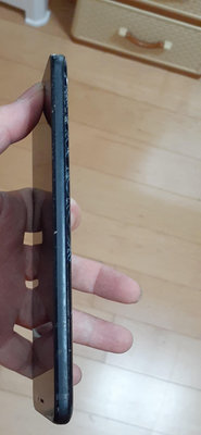 HTC U11+ U11Plus 64G 1200 萬畫素 6吋 功能觸控都正常 狀況: 畫面顯示異常 破背如圖 零件機