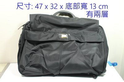 行李箱式的旅行袋 ~有2層, 每層各有3個口袋, 外層還有3個口袋,多口袋設計~ 尺寸: 47x32 x 底寬13 cm