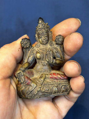 【二手】 尼泊爾老石雕度母黑石石雕高度為7厘米尼泊爾老石雕尼14 藏傳 佛像 唐卡【南庭玉】